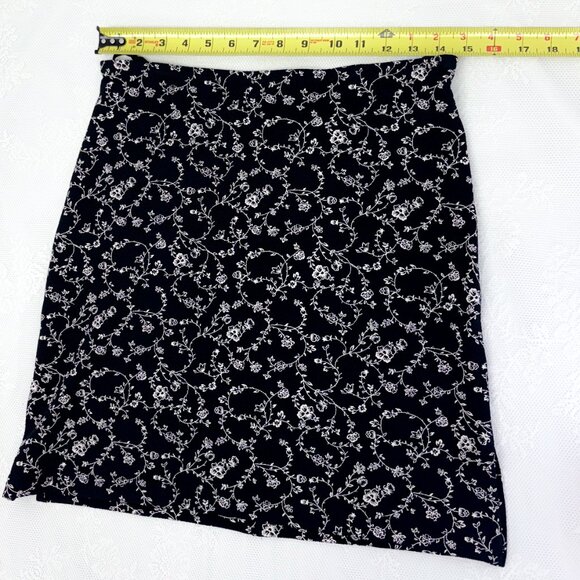 Vintage Wrapper Brand 90s Skater Mini Skirt Black & White Floral Design Stretch - Picture 8 of 9